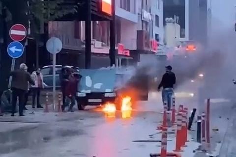 Bursa’da otomobil alevlere teslim oldu