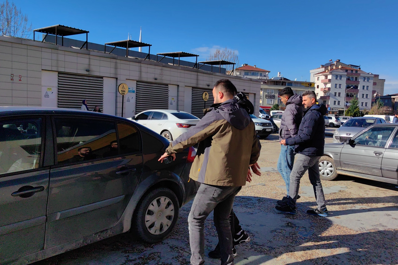 İstanbul'dan İnegöl'e uyuşturucu getiren şahıslar yakalandı