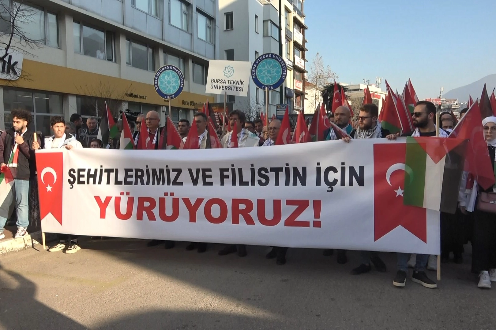 Bursa’da üniversite öğrencileri şehitler ve Filistin için yürüdü