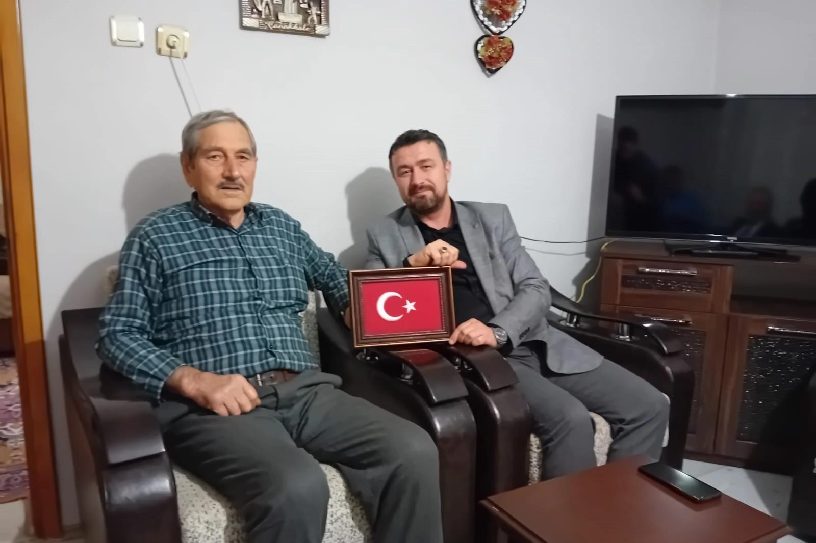 AK Parti'den 2024'ün ilk ziyareti şehit ailelerine