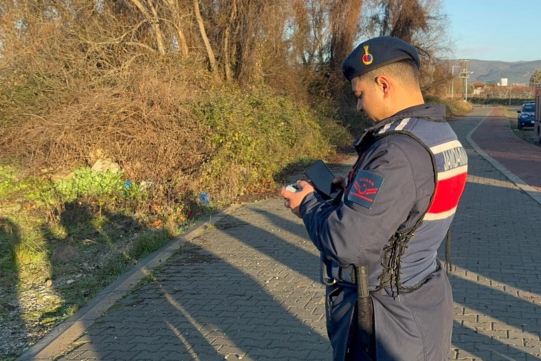 Bursa'da tarlada çalışan kaçak göçmen kıskıvrak yakalandı