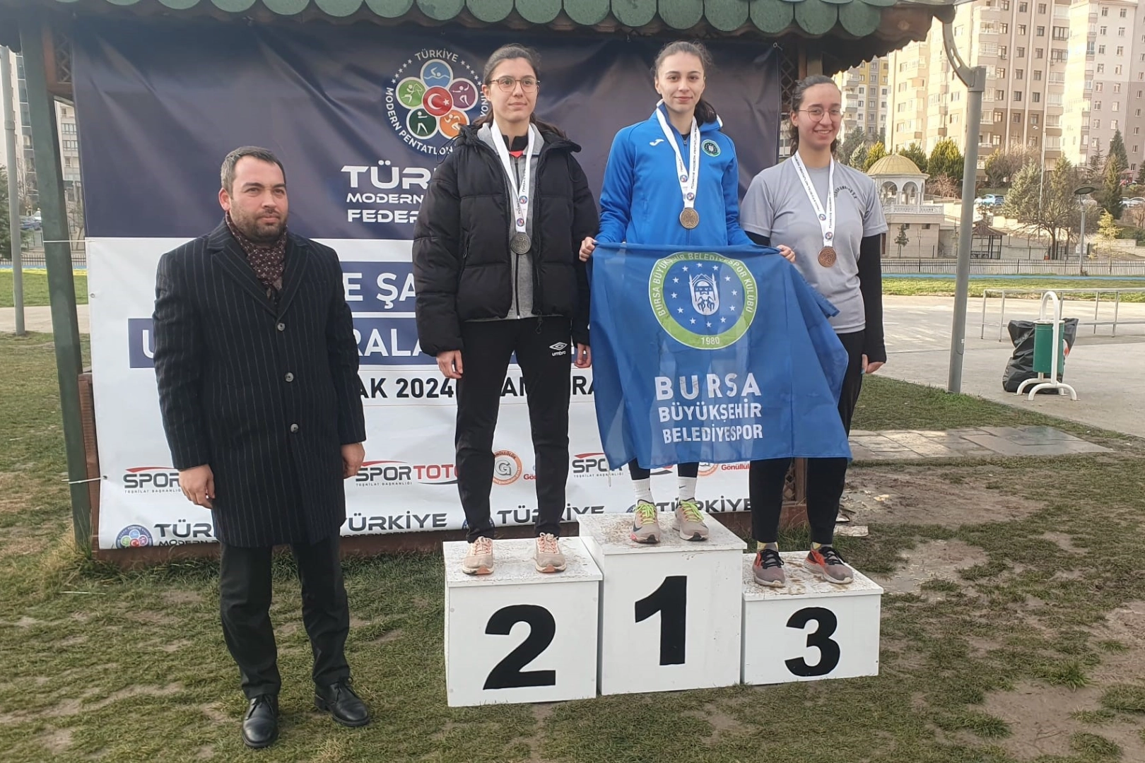 Bursa Büyükşehir Belediyespor Kulübü sporcuları yine kürsüde