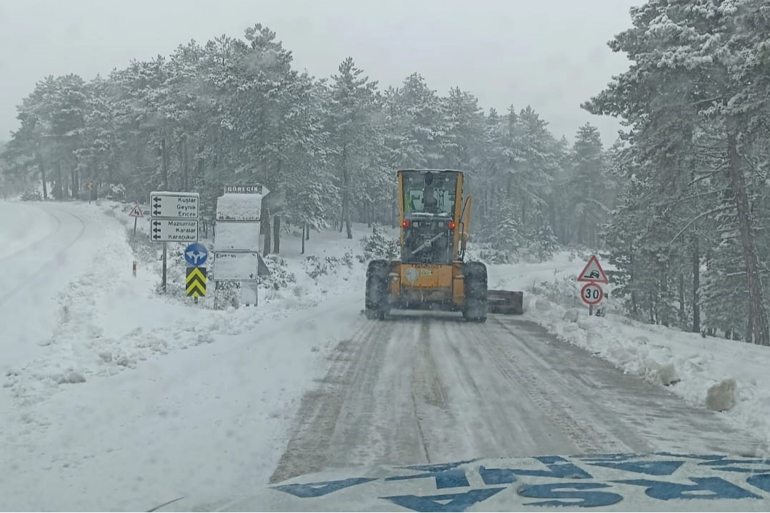 Bursa'da 56 mahallede kar mesaisi