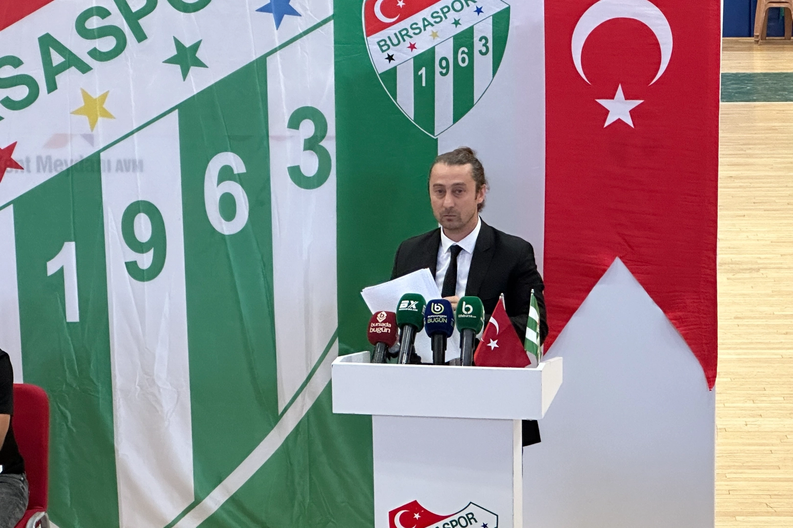 Bursaspor Basketbol Takımı Başkanı Sezer Sezgin, ilk yarıyı değerlendirdi