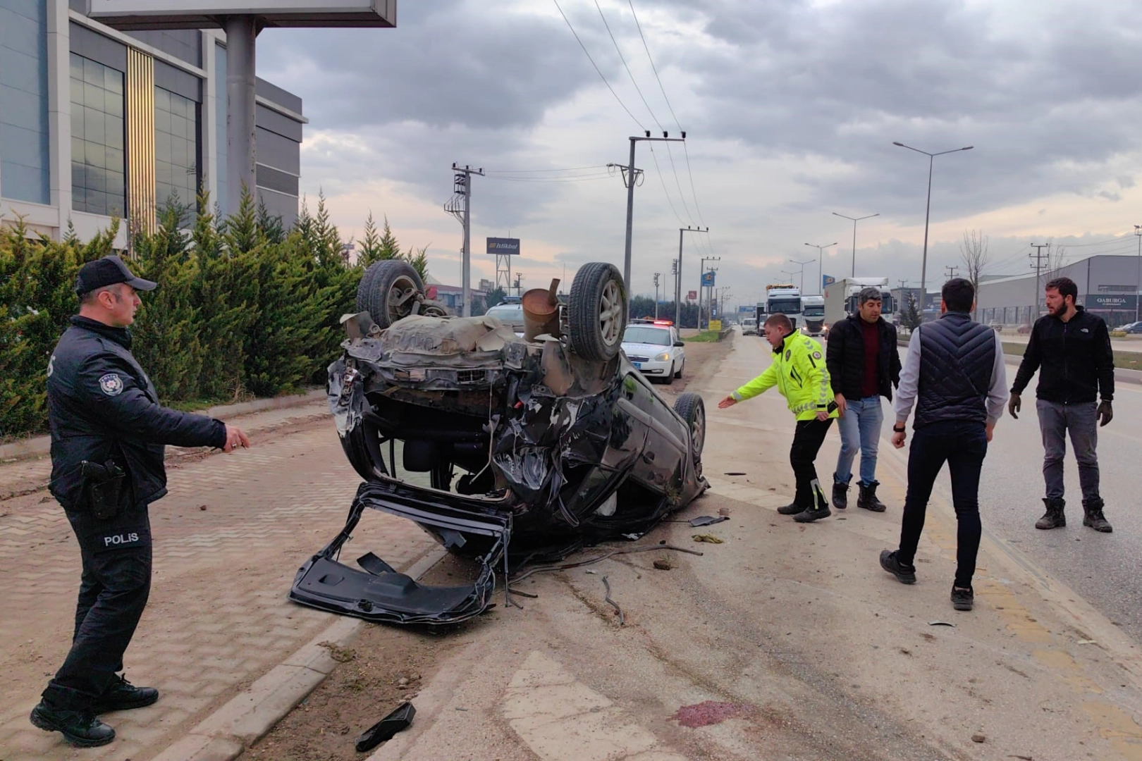 Taklalar atarak karşı yöne geçti