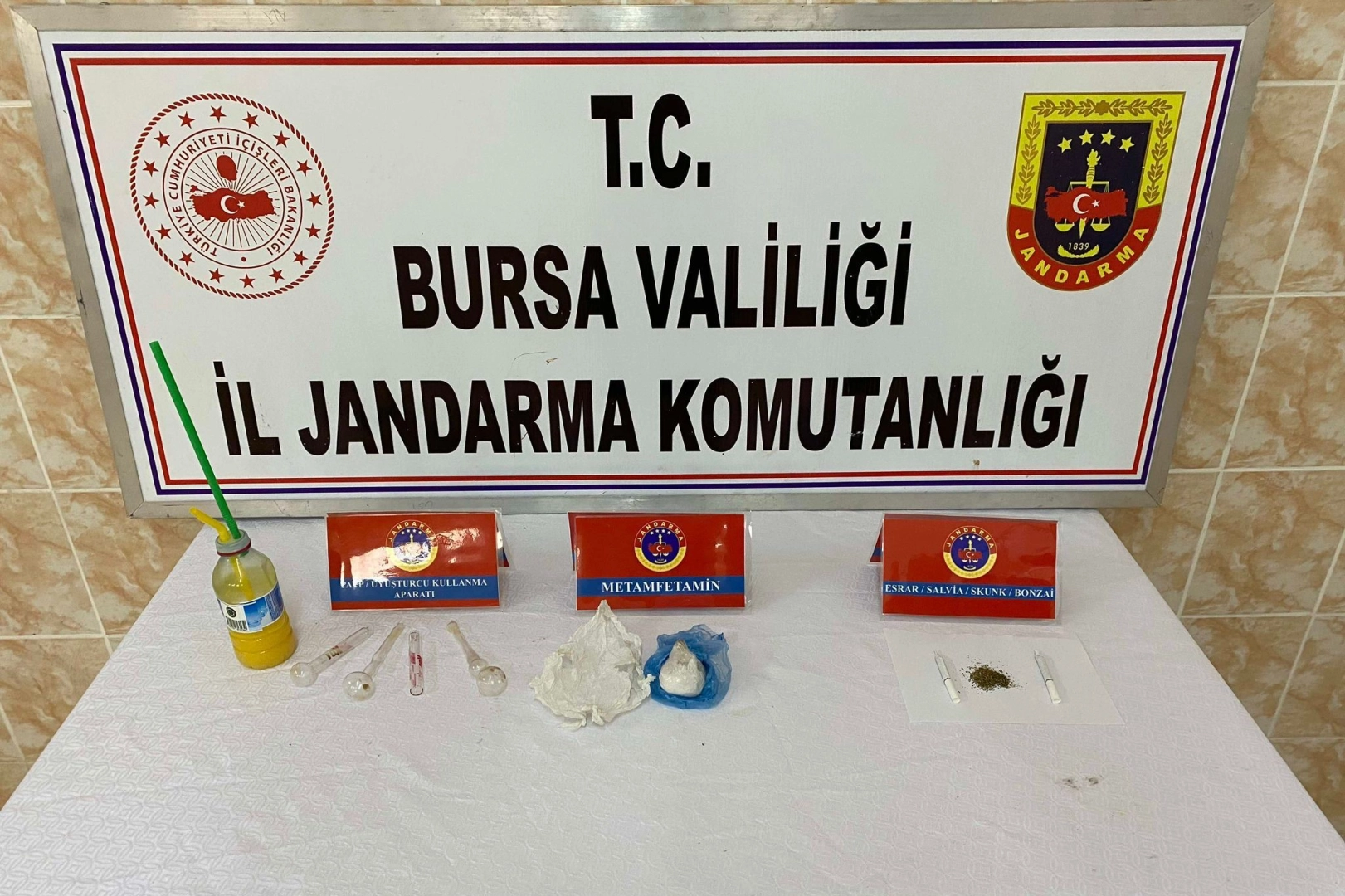 Yaşından çok suç kaydı vardı, jandarmadan kaçamadı