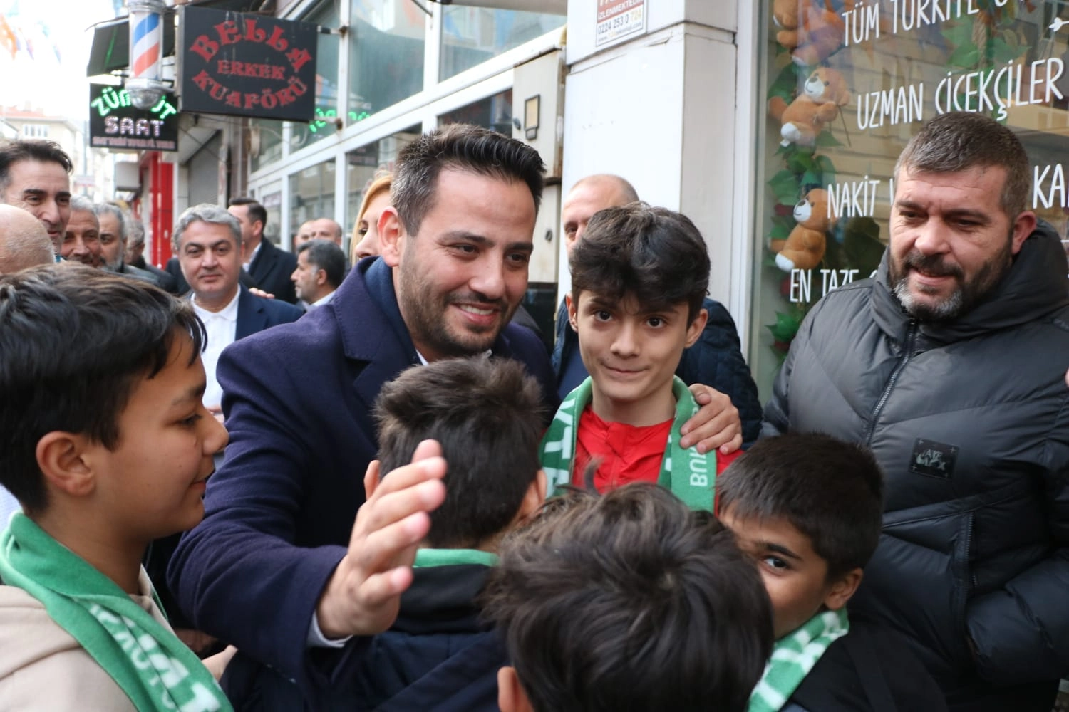 Gökhan Dinçer'in seçim ofisine miting gibi açılış