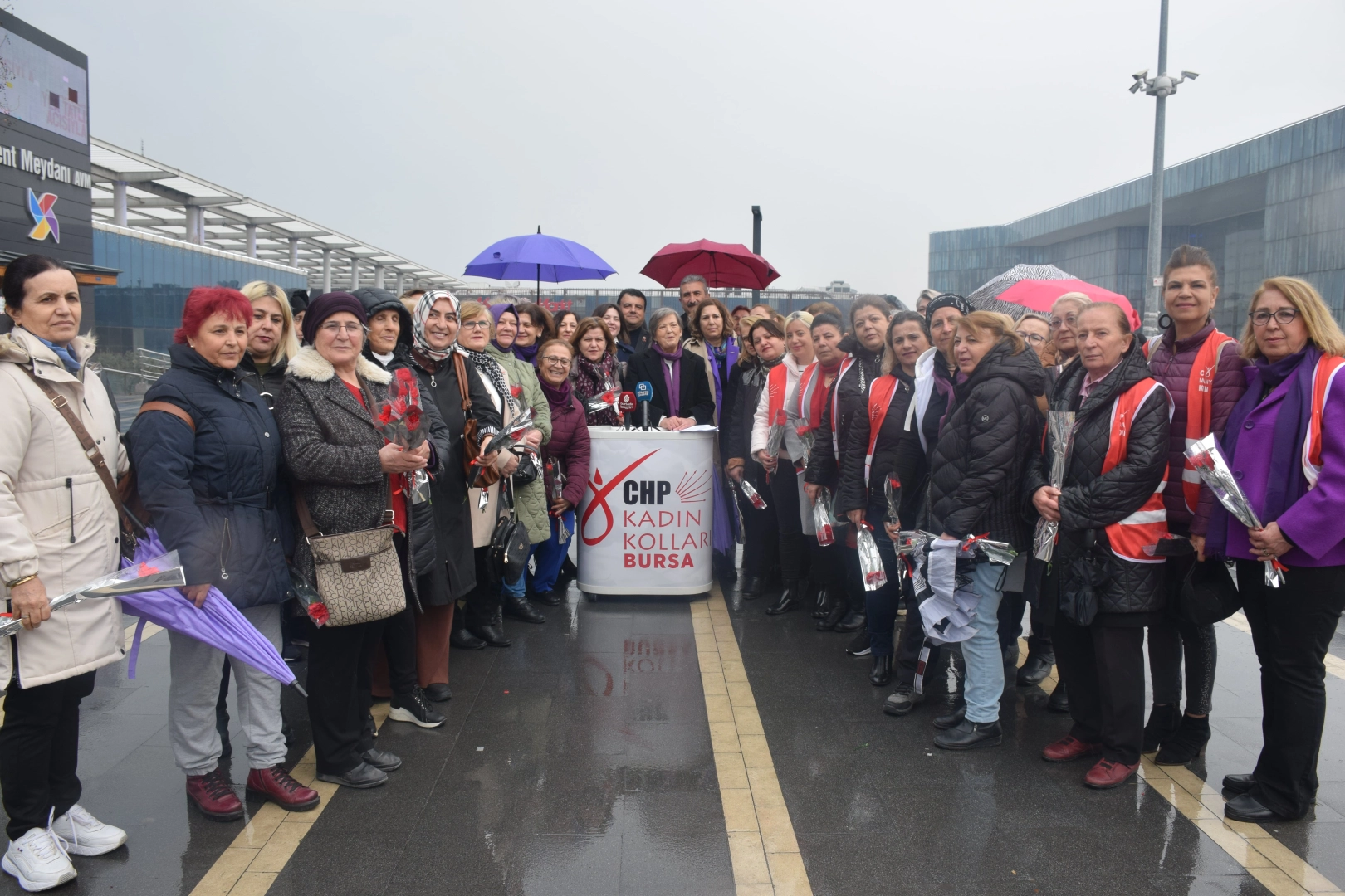 CHP Bursa İl Kadın Kolları 8 Mart’ta Meydanlardaydı