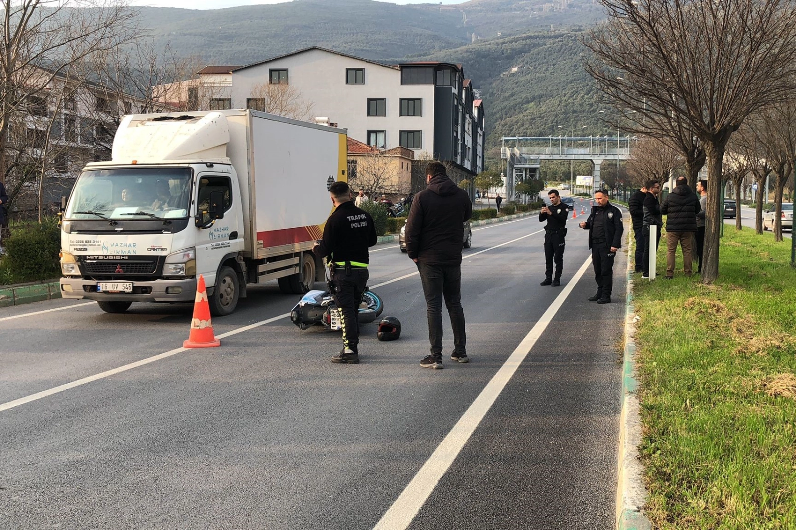 Bursa'da kaza yapan motosiklet sürücüsü hayatını kaybetti