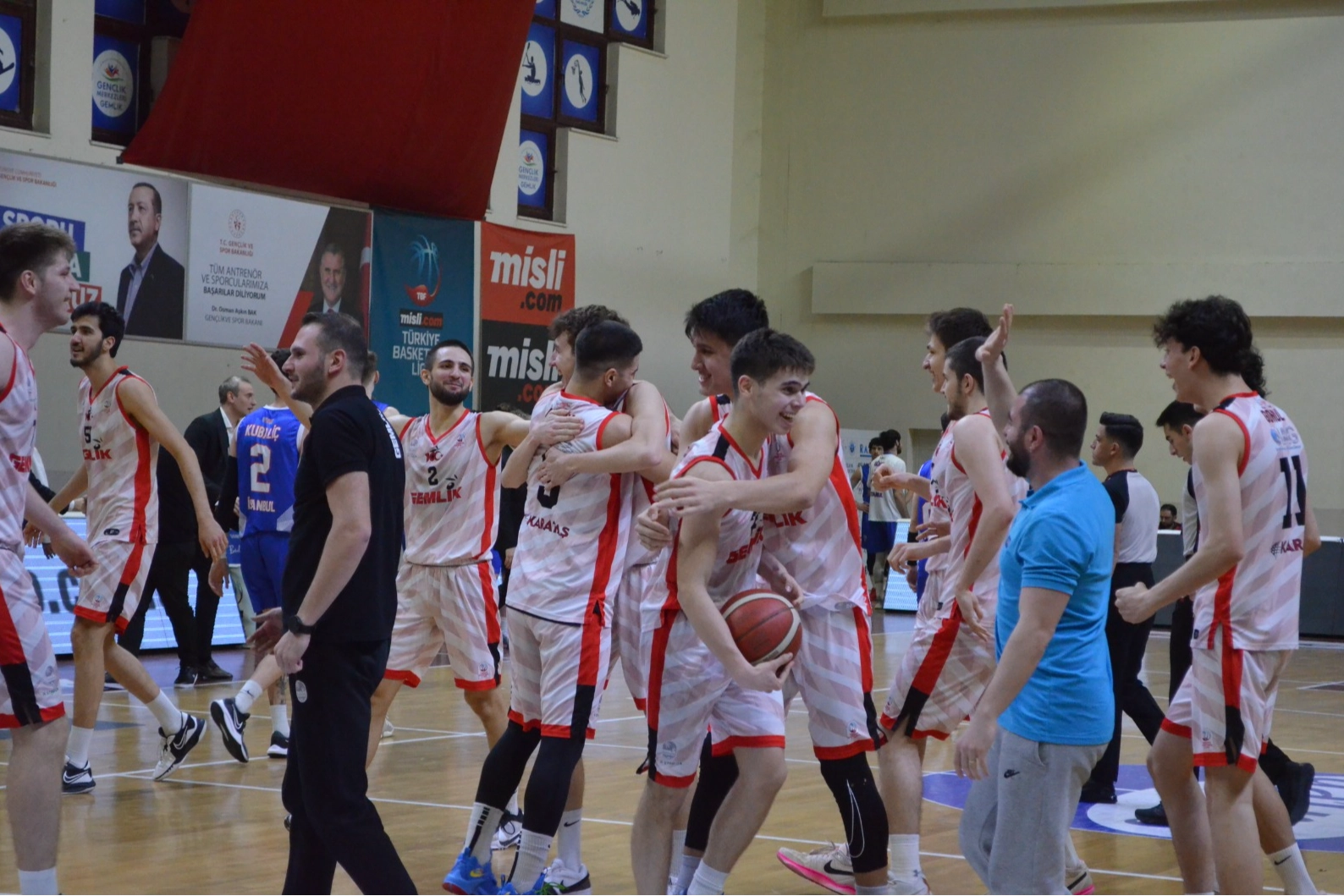 Gemlik Basketbol Turladı: 78-76