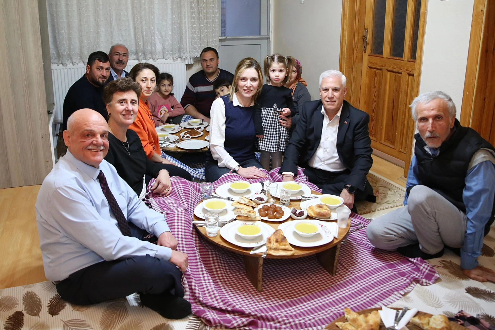 Bozbey, Aydın ailesinin iftar sofrasına konuk oldu