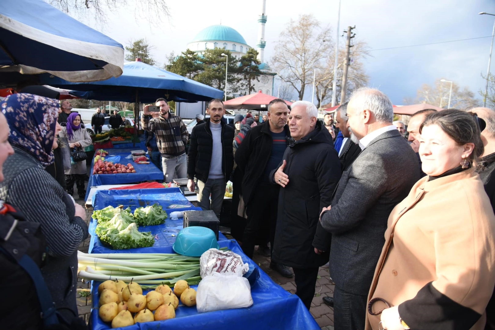 Bozbey'den İnegöl Yeniceköy'e kapalı pazar yeri sözü