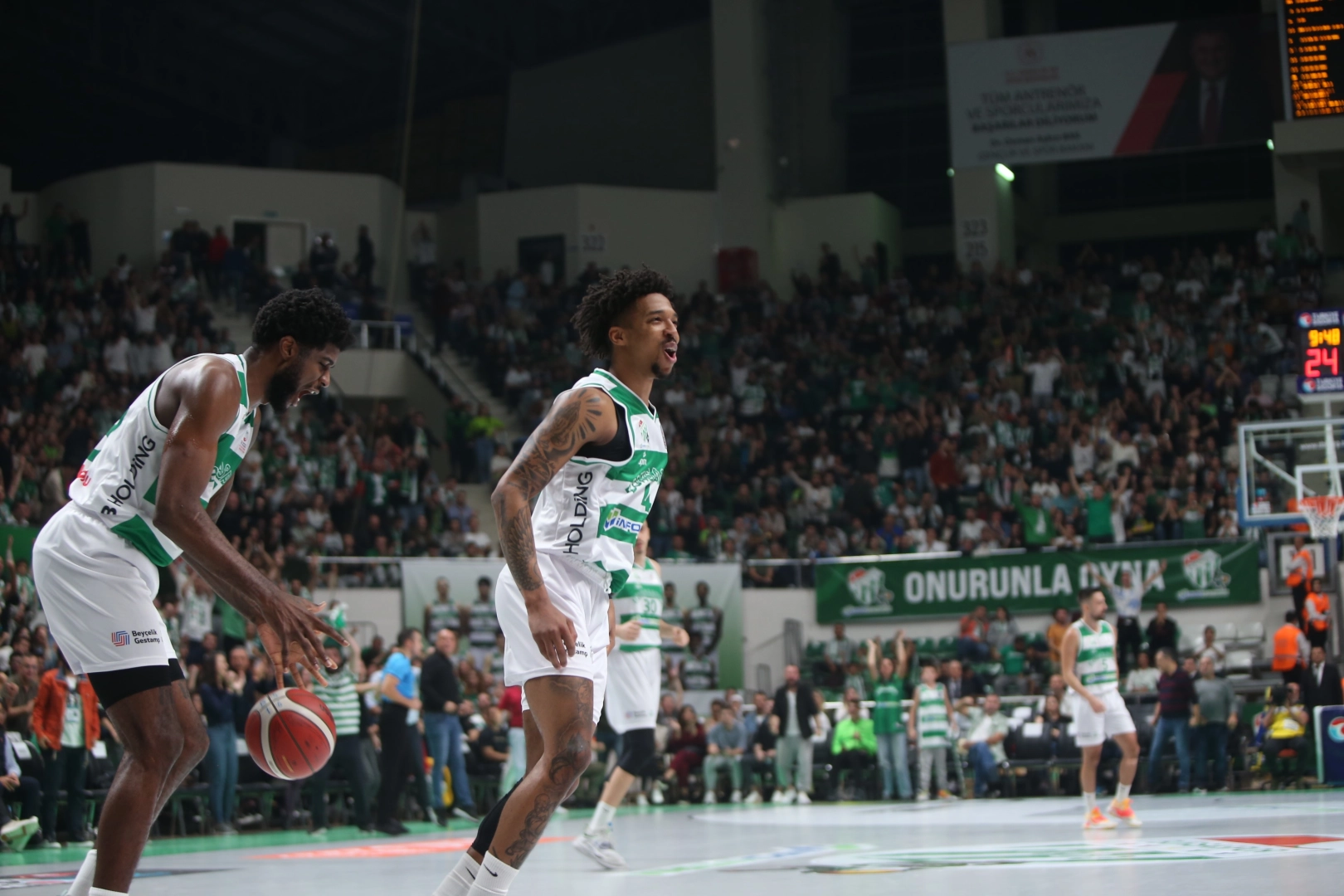 Jordan Floyd ile yollar ayrıldı