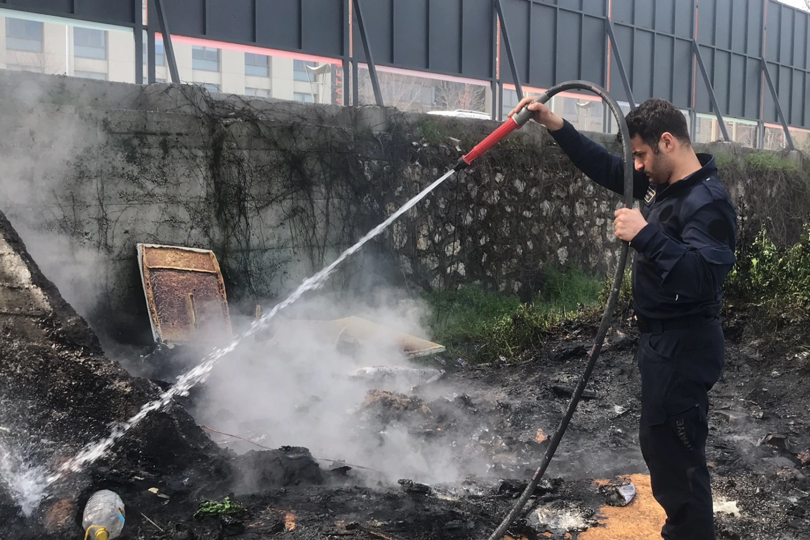 Ot yangını korkuttu!