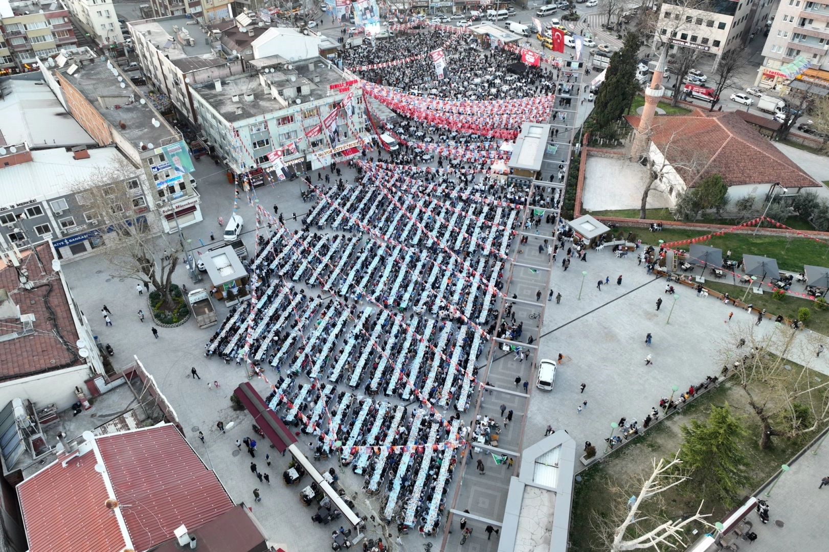 Kestel Belediyesi’nden 9 bin kişilik sokak iftarı