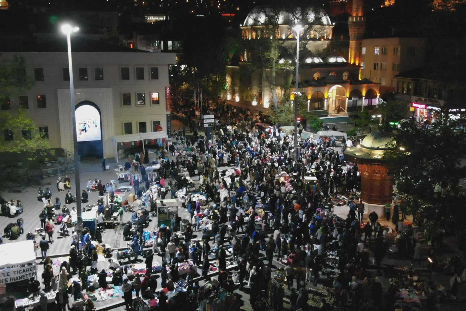 Bursa’da çarşılarda bayram yoğunluğu yaşandı