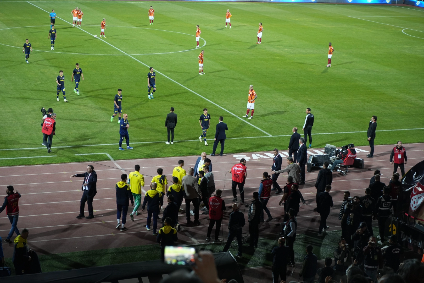 PFDK, Fenerbahçe'ye hükmen mağlubiyet ve para cezası verdi