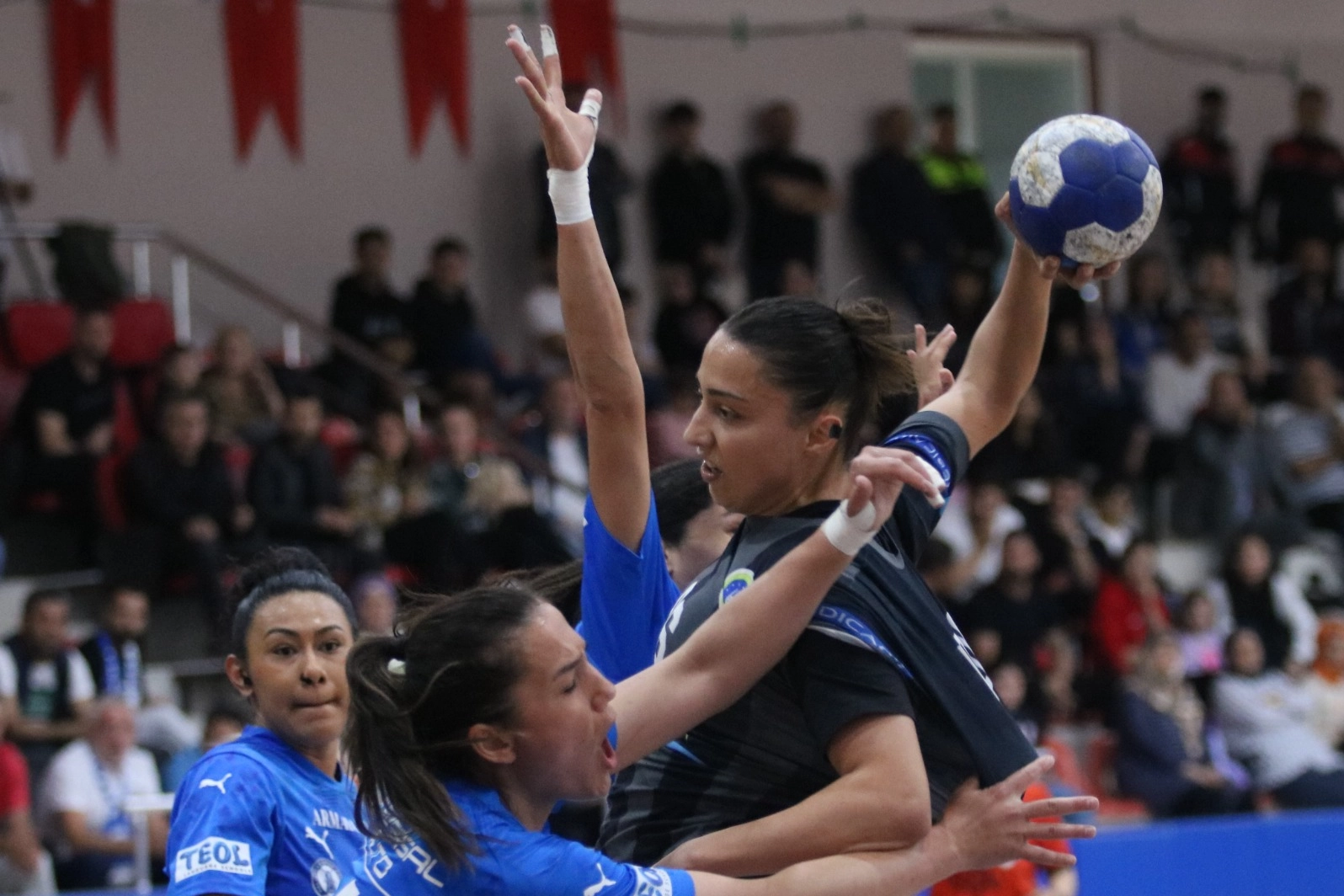 POYRAZ’IN KIZLARI BU KEZ ÜZÜLDÜ: 30-26