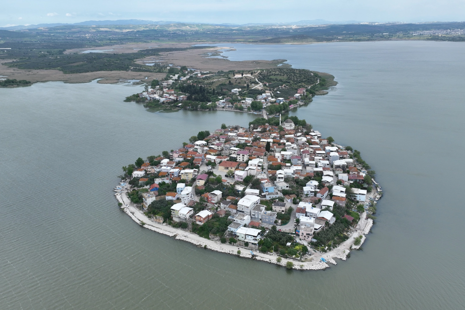 Tarihi ve doğasıyla ünlenen Gölyazı turistleri bekliyor