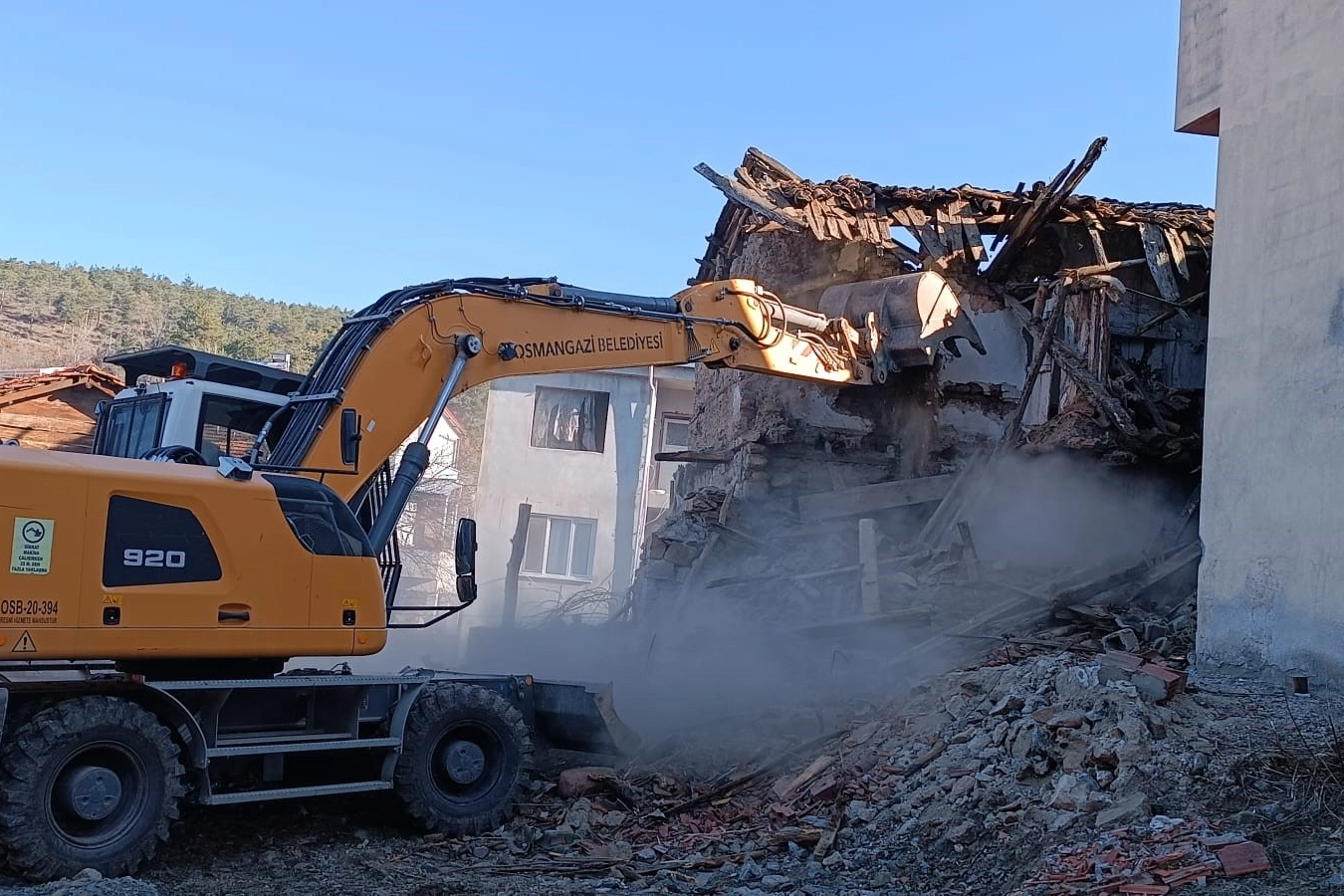 Osmangazi’de metruk bina yıkımları hız kazandı