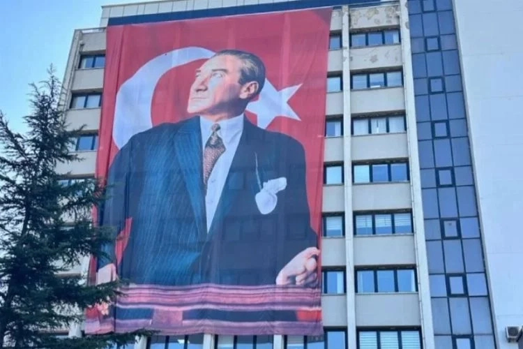 Bozbey: "Atatürk ve 30 Ağustos kelimeleri hesaplarda kısıtlanmış