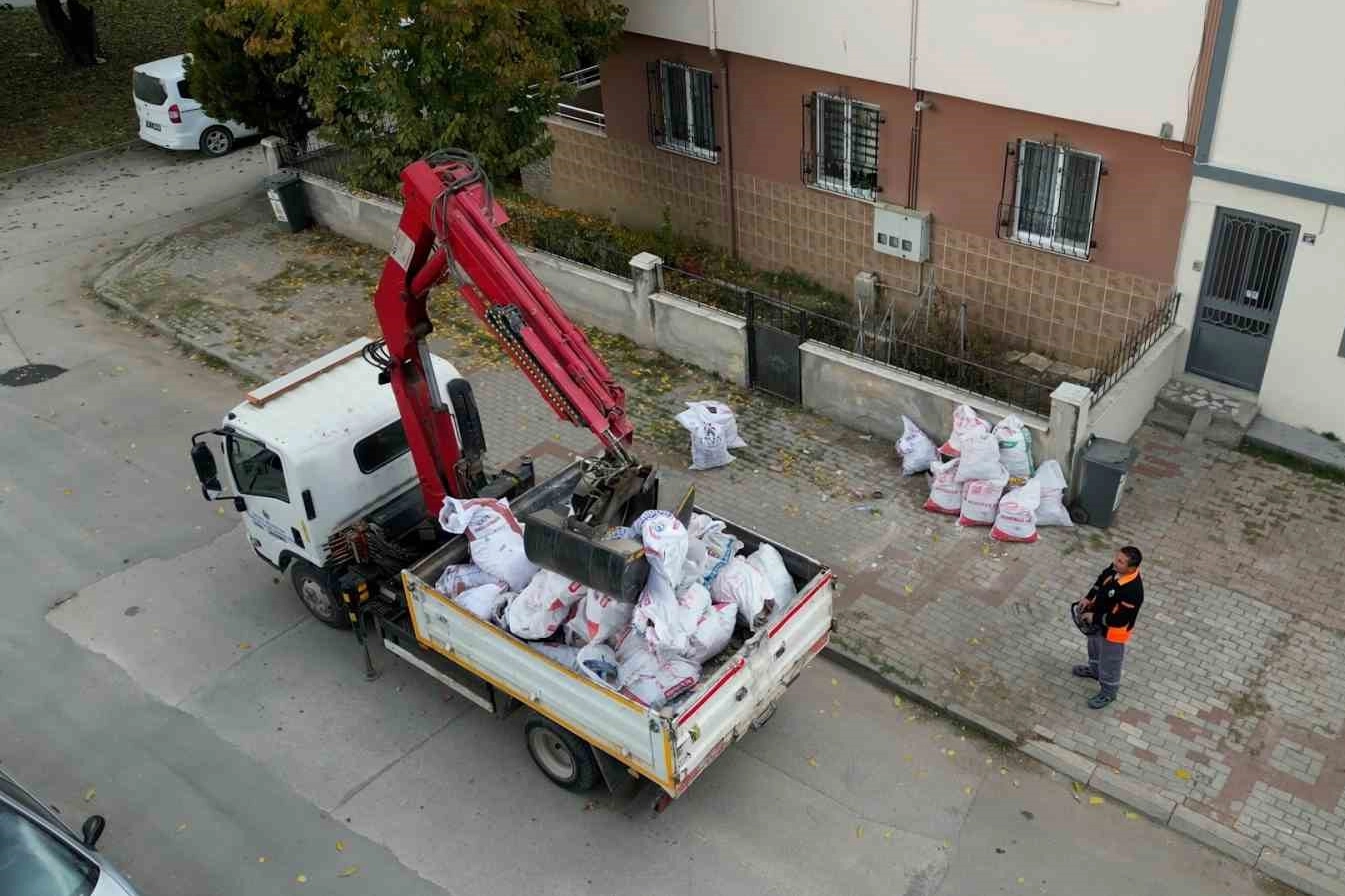 Bir yılda 29 bin ton molozun çevreyi kirletmesi önlendi