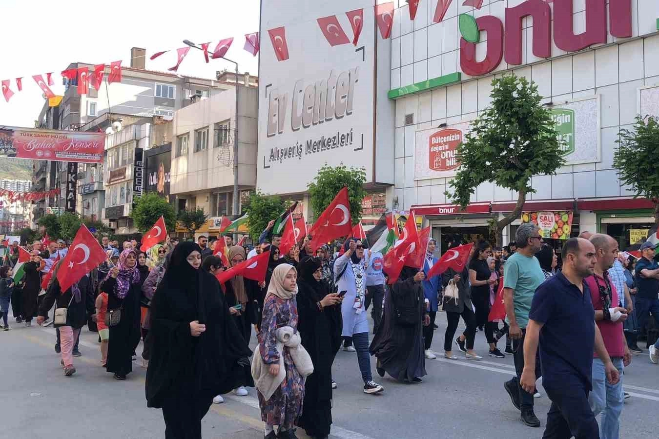 Gemlik’te Gazze’ye destek yürüyüşü