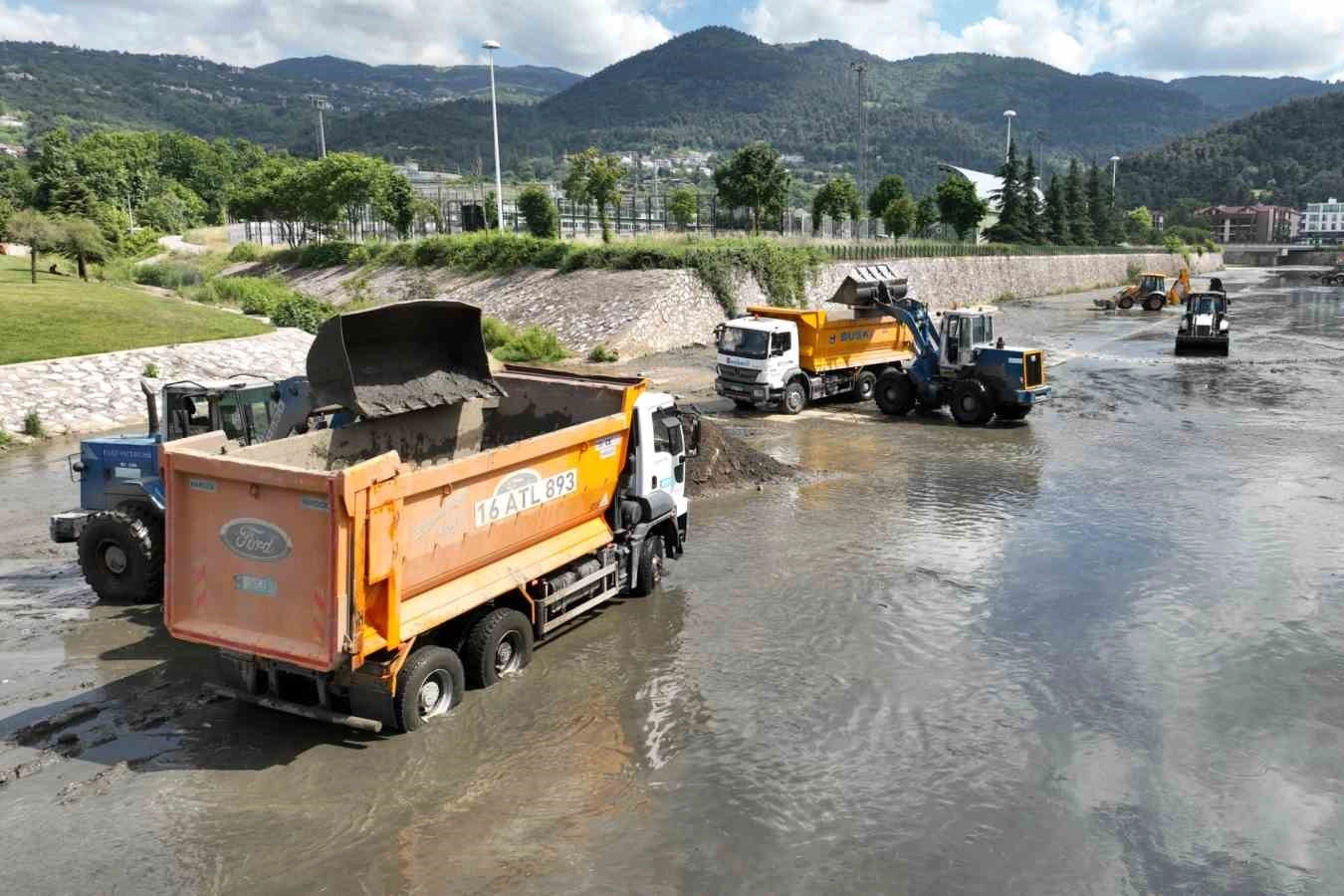 BUSKİ’den derelere yaz temizliği