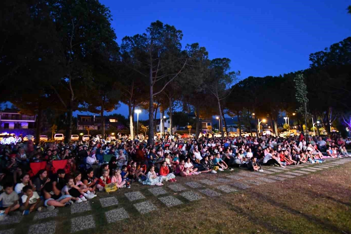 İznik’te yaz etkinlikleri açık hava sinemasıyla başladı