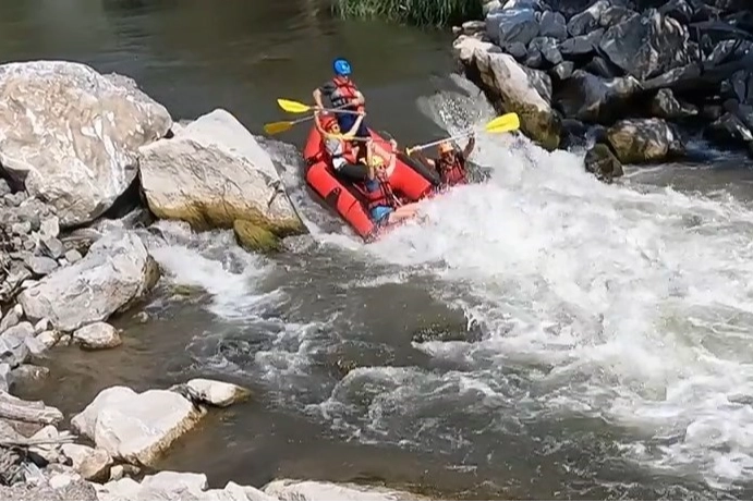 Bursa'da dağcılardan nefes kesen rafting