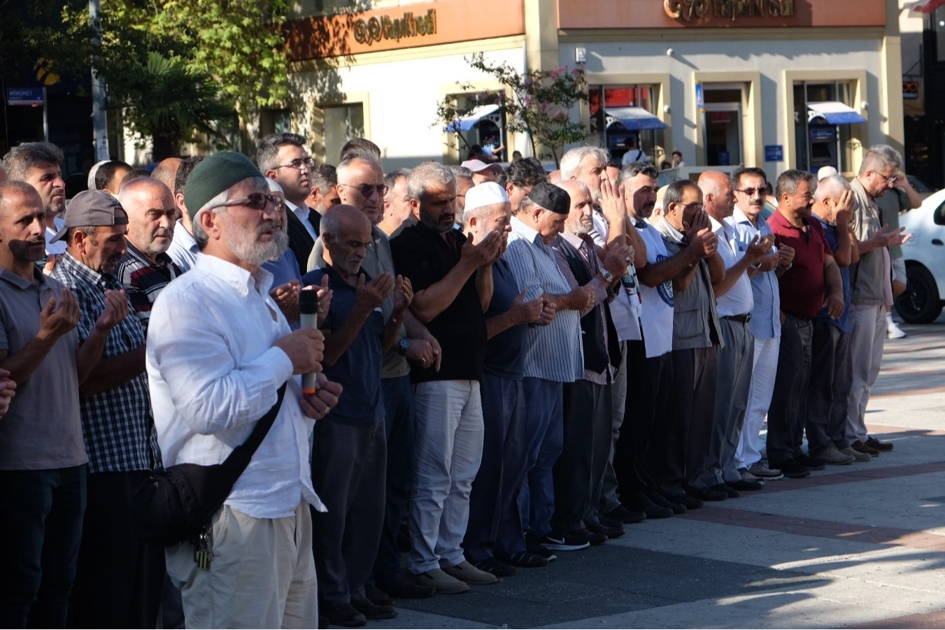 İsmail Haniye için gıyabi cenaze namazı kılındı