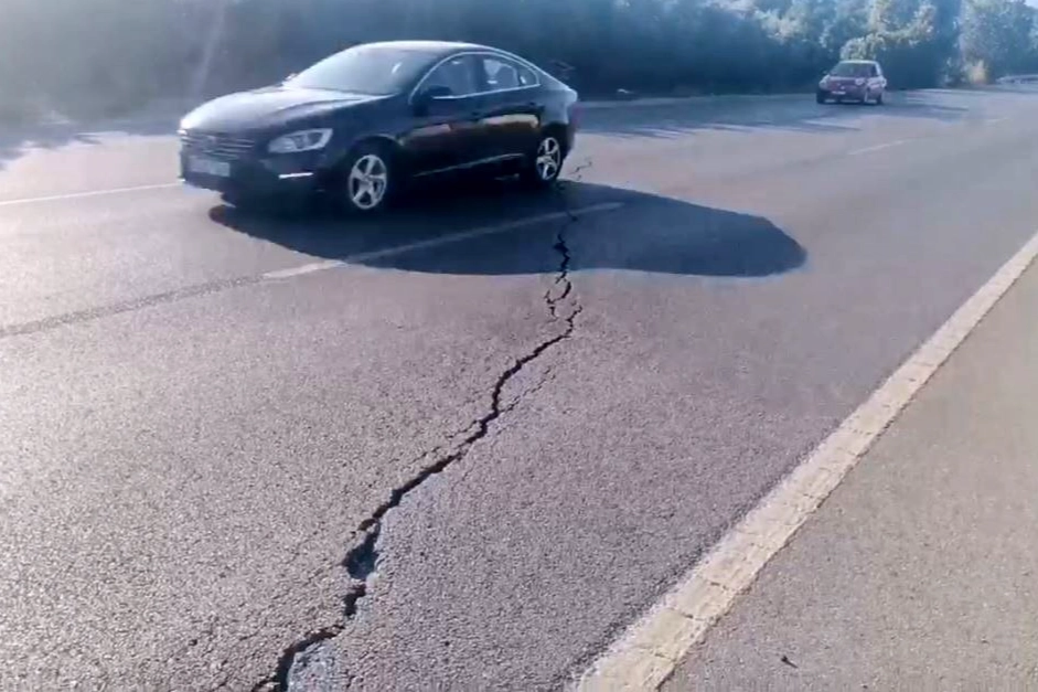 Mudanya yolundaki çatlaklar, çevrede tedirginliğe yol açtı