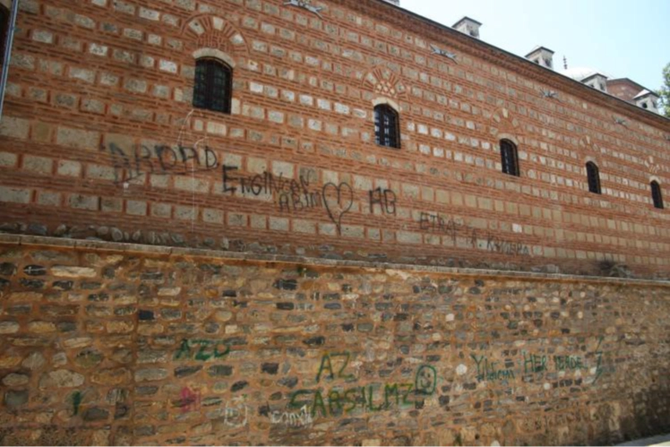 Bursa'da tarihi külliyeyi resim defterine dönüştürdüler