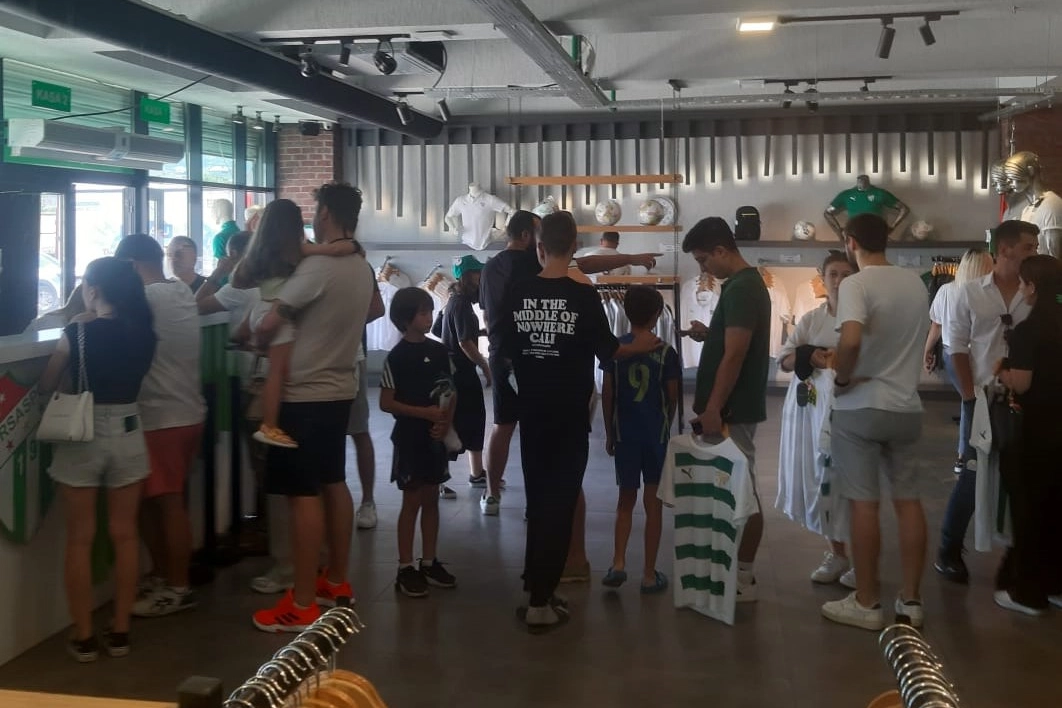 Bursaspor'da formalara yoğun ilgi