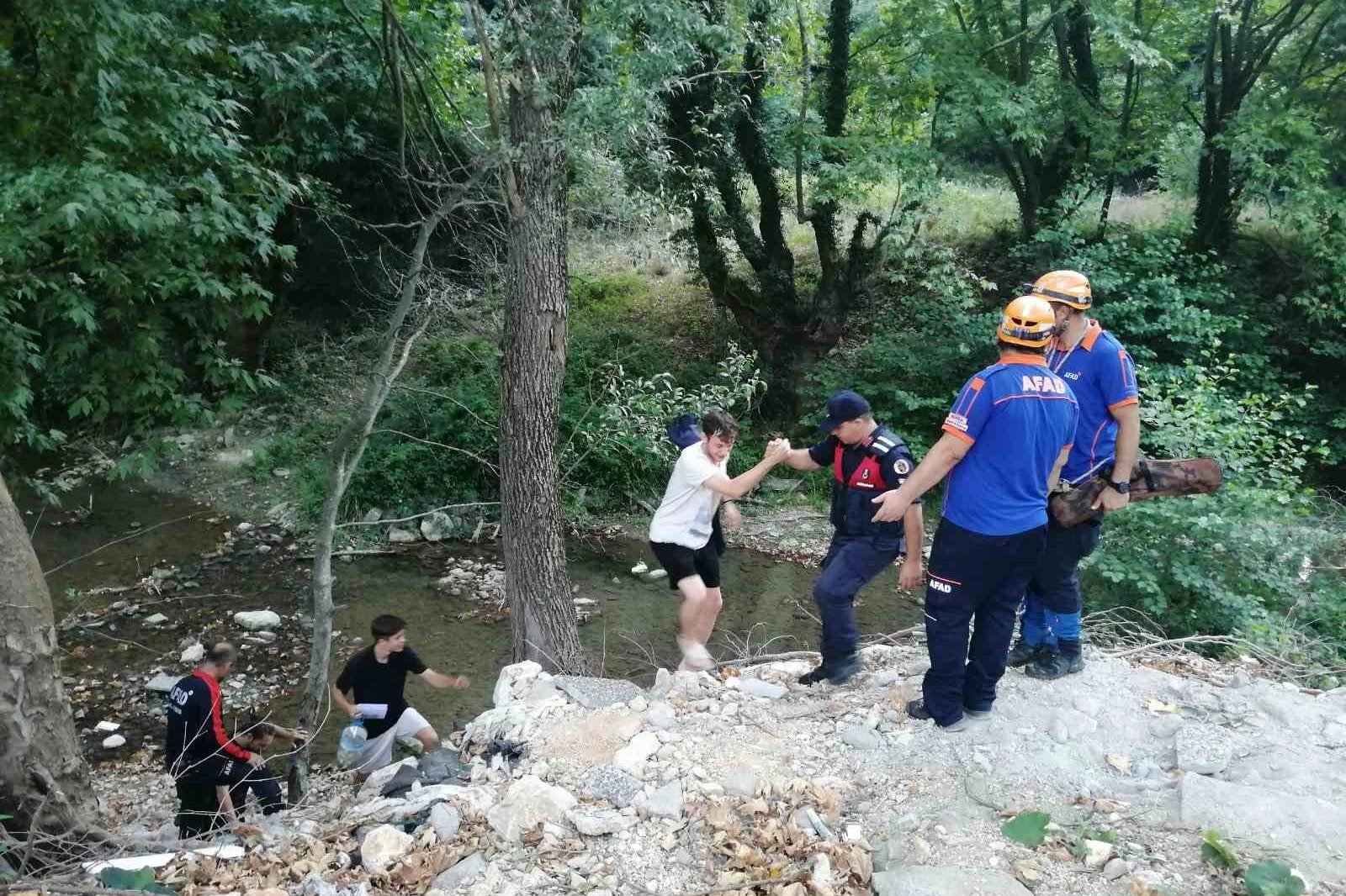 AFAD ekipleri balık tutmaya giden 3 genci kurtardı