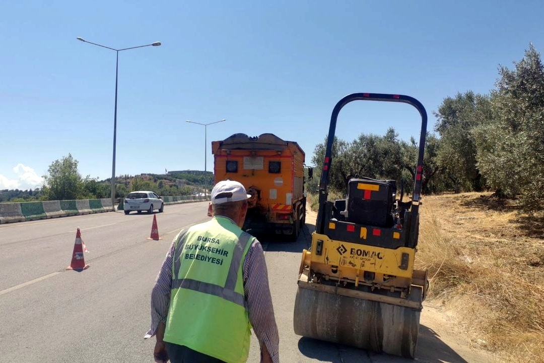 Bursa-Mudanya yolu çatlakları onarıldı