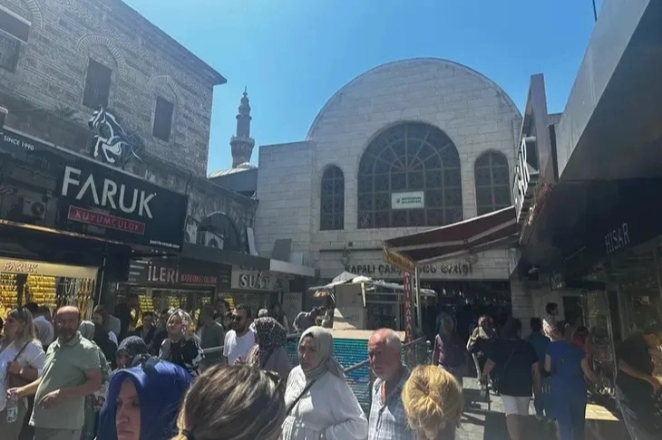 Bursa Kapalı Çarşı yoğun günler geçiriyor