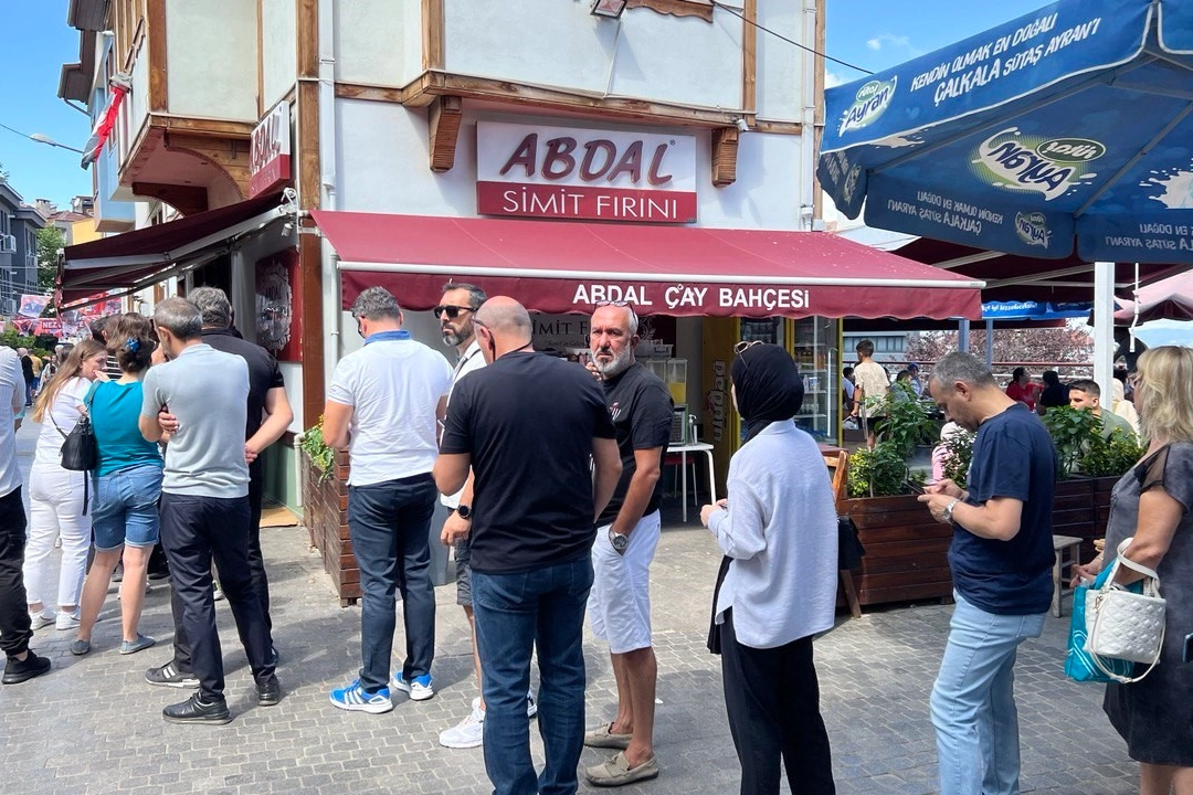 Bursa'nın Meşhur Tahinli Pidesine Yoğun İlgi