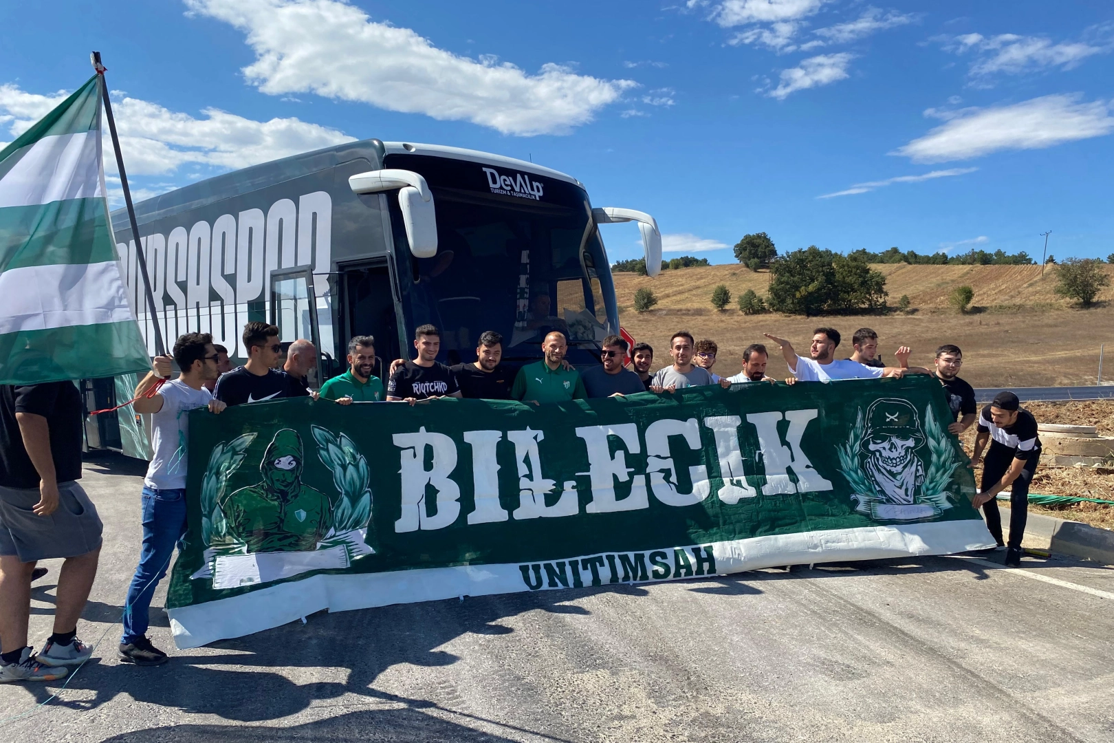 Bursaspor Bilecik'te meşaleler ile karşılandı