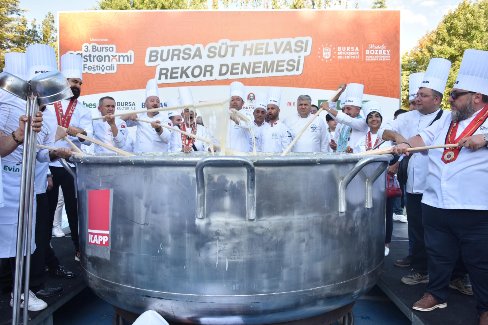 Gastronomi Festivali'nde ‘Bursa süt helvası' rekor denemesi