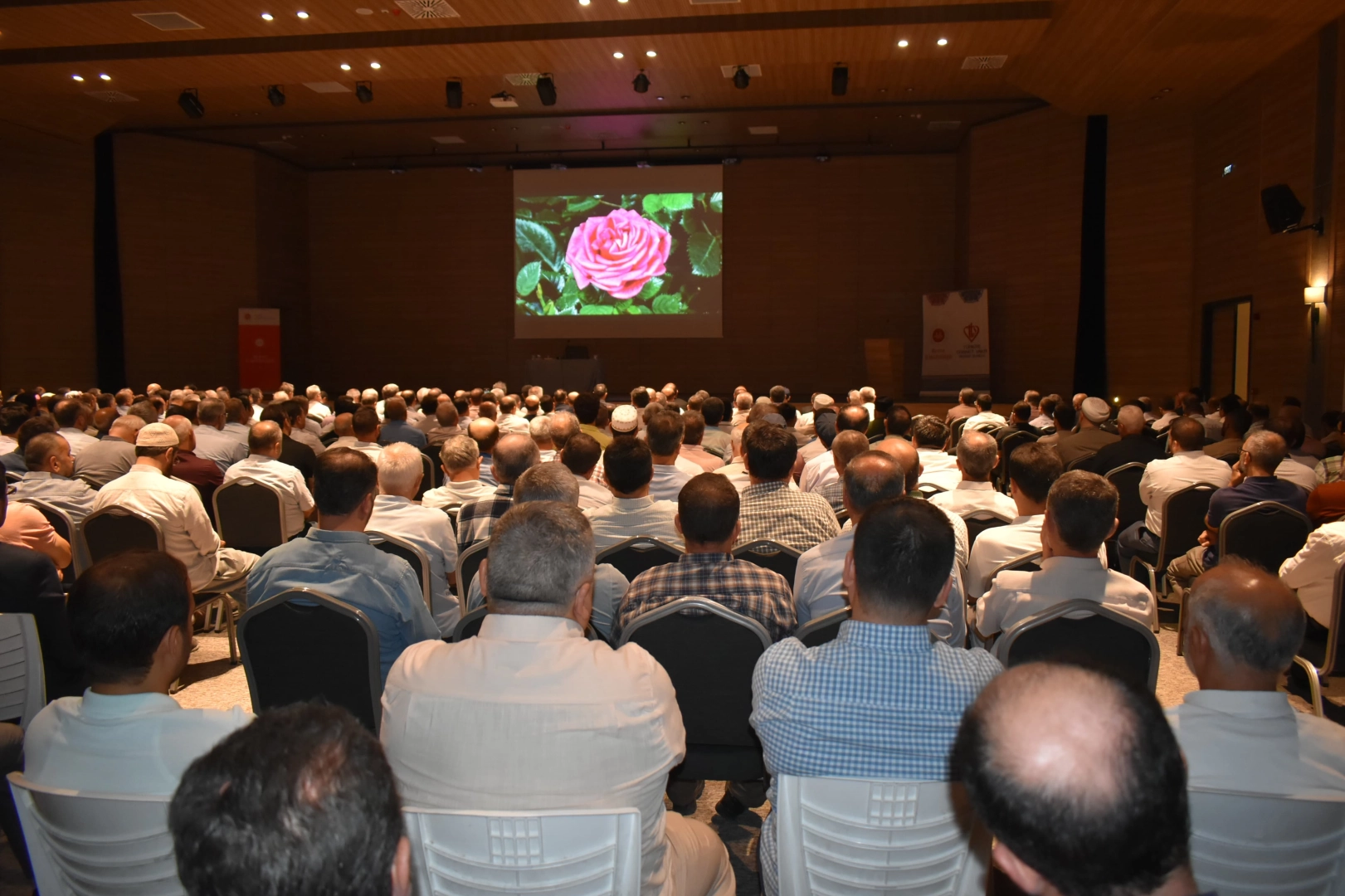 Mevlid-i Nebi konferansına yoğun ilgi