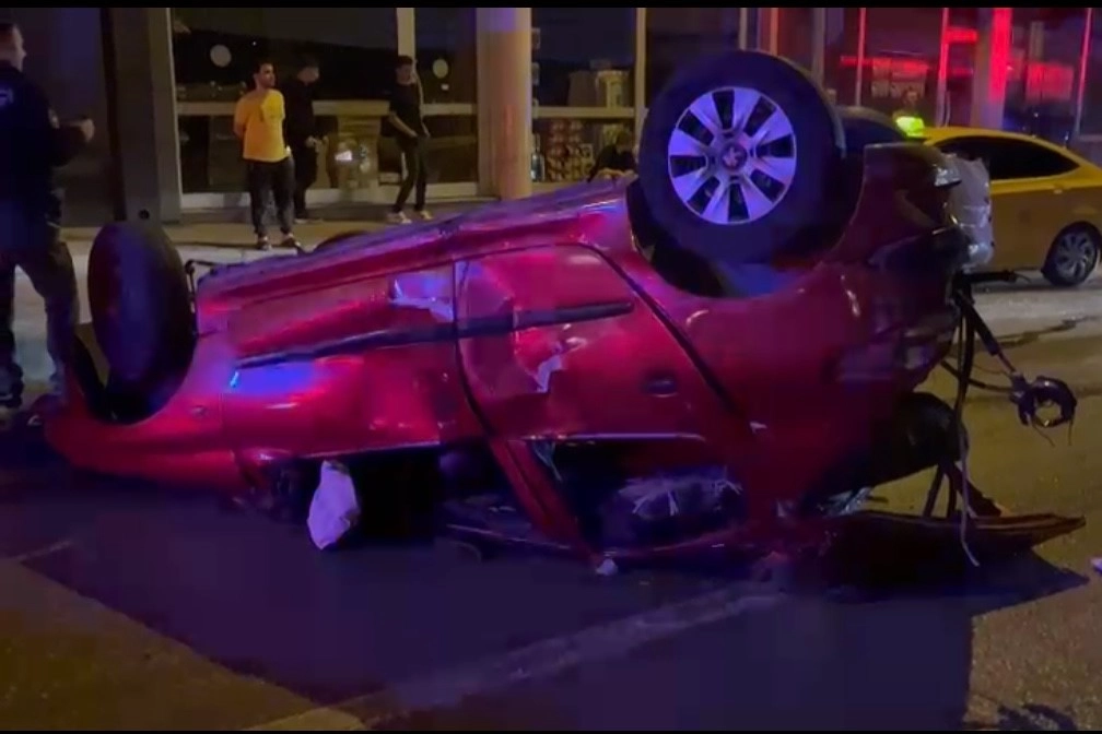 Bursa'da 17 yaşında bir sürücü, yayaya ve bir cipe çarptı, 4 yaralı