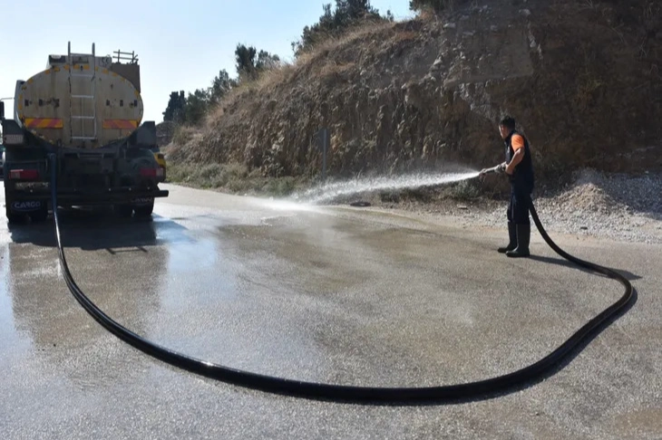 Gemlik Belediyesi ilçe genelinde temizliğe başladı