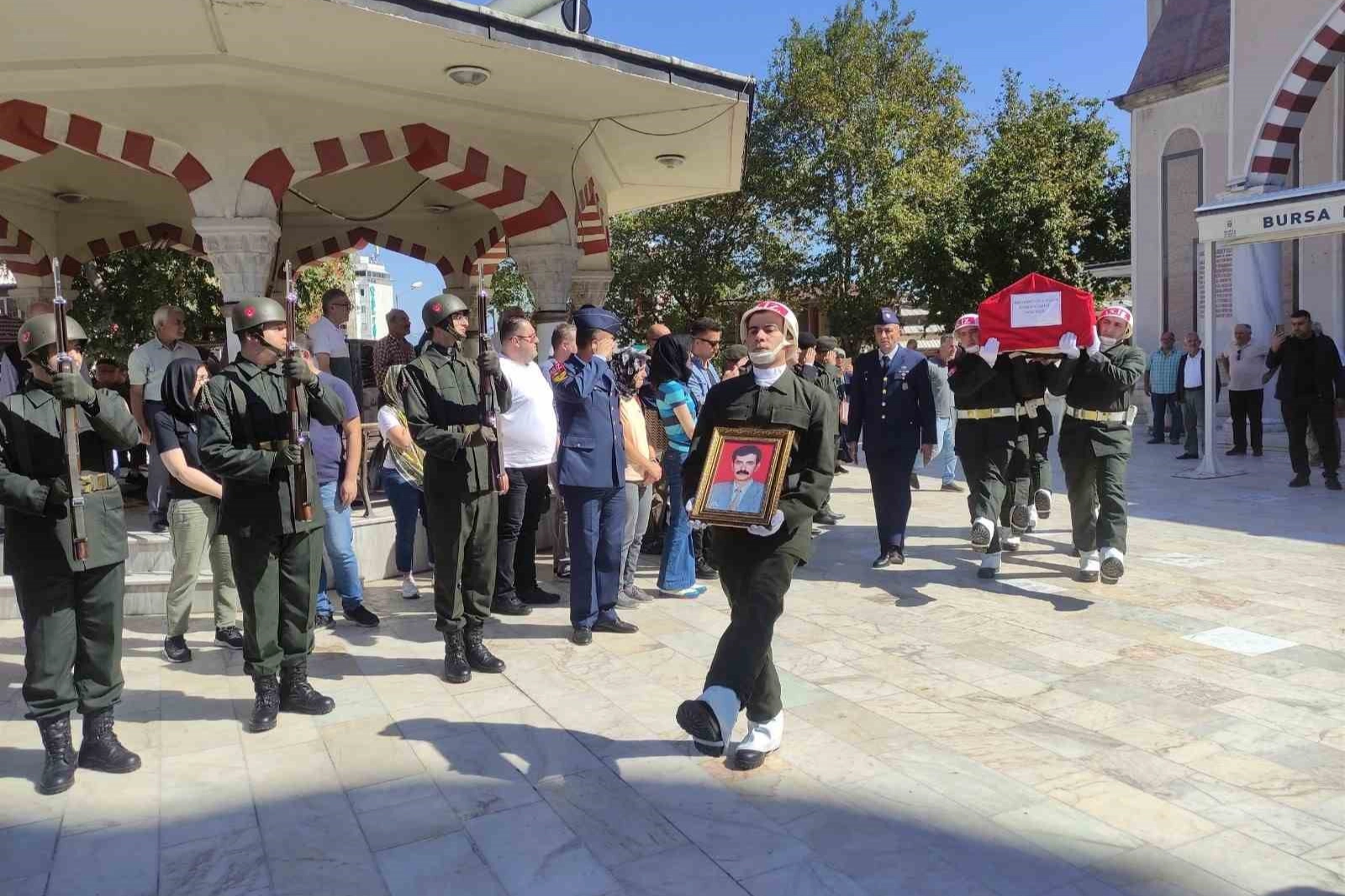 Kıbrıs gazisi askeri törenle uğurlandı