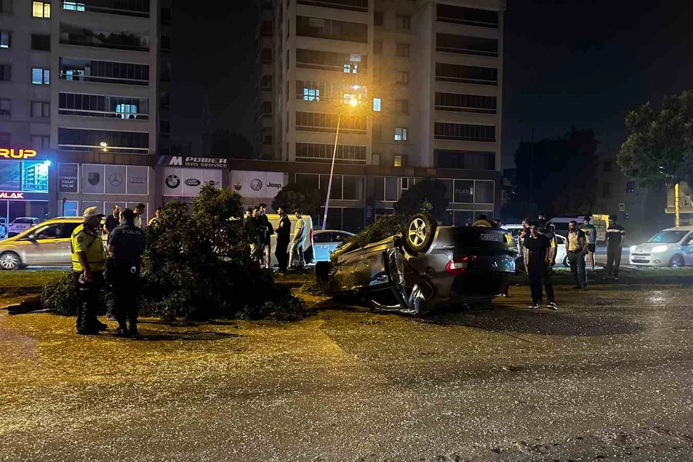 Yıldırım'da Feci Kaza: Otomobil Karşı Şeride Takla Attı