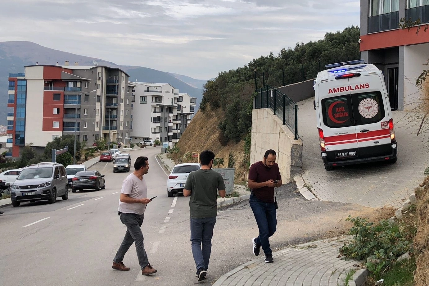 Ayrılmak üzere olduğu eşini silahla yaraladı