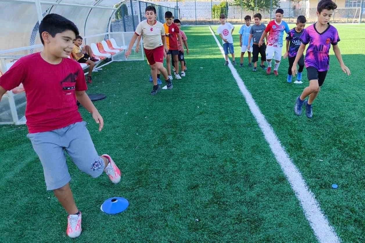 Çocuklar 14 yaşına gelene kadar yüzde 70 oranında sporu bırakıyor