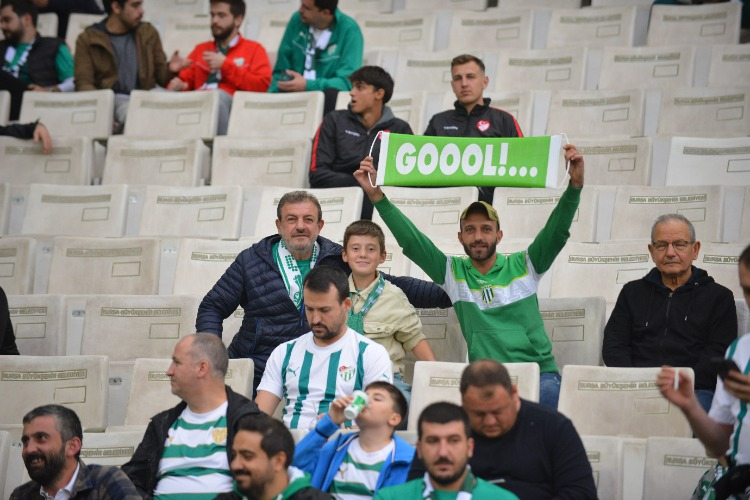 (ÖZEL) Bursaspor-Kahramanmaraş tribün görüntüleri