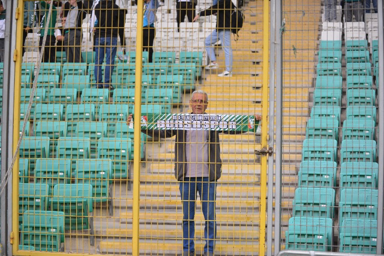 (ÖZEL) Bursaspor-Kahramanmaraş tribün görüntüleri