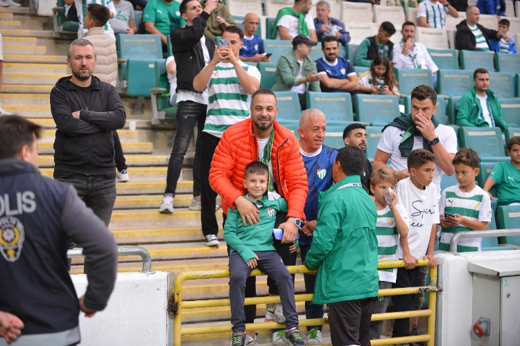 (ÖZEL) Bursaspor-Kahramanmaraş tribün görüntüleri